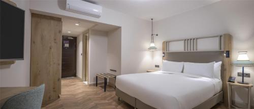 Ένα ή περισσότερα κρεβάτια σε δωμάτιο στο DoubleTree by Hilton Bodrum Isil Club Ultra All-Inclusive Resort