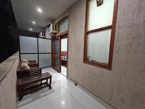 Ruang duduk di Hometown Stays