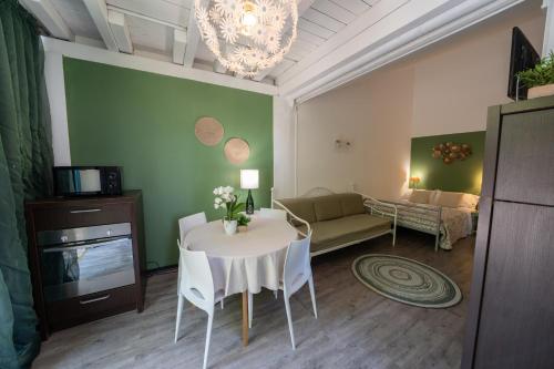 Gallery image of Wonderful Lake View Apartments with Pool with Breakfast GARDASEE in Torri del Benaco