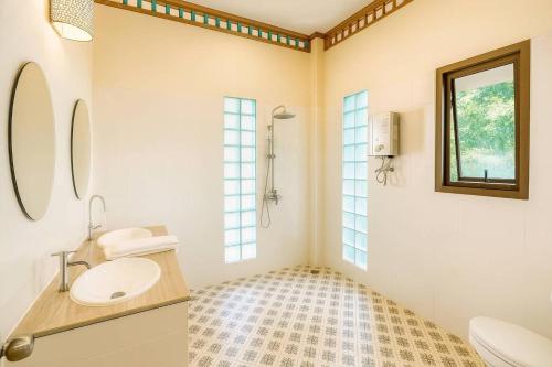 Koupelna v ubytování Sea View Jungle Eco-Pool House