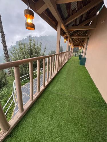Μπαλκόνι ή βεράντα στο HimtrekStays Sethan, Heritage House, Manali