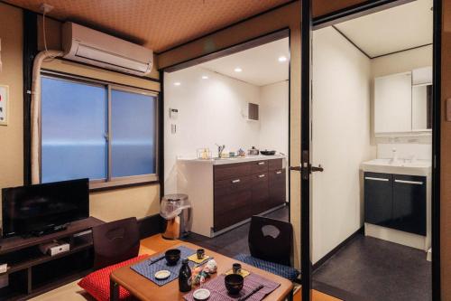 1 stop to Namba! Shinsaibashi & Japanese homestay kenny1