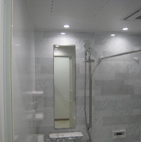 a bathroom with a shower and a mirror at 福のや in Unnan