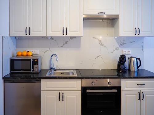 Kuchyň nebo kuchyňský kout v ubytování Hotel 16 & Apartments Prague City Living