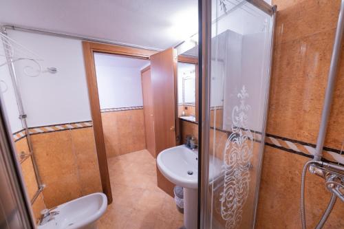 Gallery image of Wonderful Lake View Apartments with Pool with Breakfast GARDASEE in Torri del Benaco