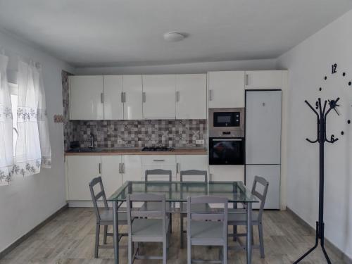 a kitchen with a dining room table and chairs at Casa el pinar in La Orotava
