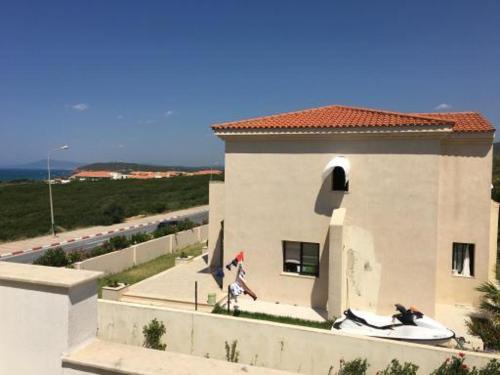 a building with a motorcycle parked outside of it at Villa tabarka in Tabarka