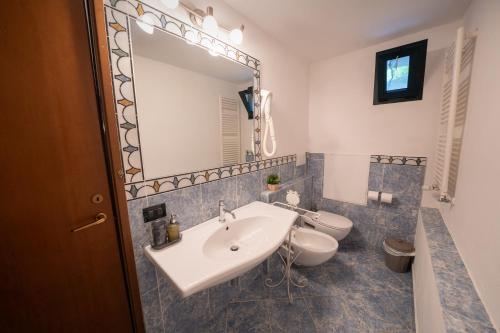 Gallery image of Wonderful Lake View Apartments with Pool with Breakfast GARDASEE in Torri del Benaco