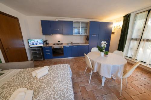 Gallery image of Wonderful Lake View Apartments with Pool with Breakfast GARDASEE in Torri del Benaco