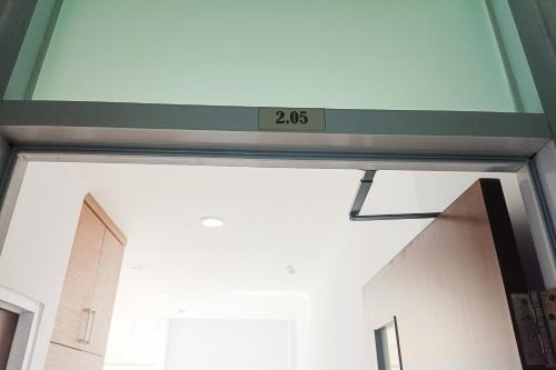 a clock on the top of a door at Urbanview Hotel Syariah UIN Mataram in Mataram