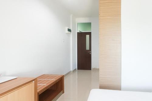 a room with a kitchen with a sink and a door at Urbanview Hotel Syariah UIN Mataram in Mataram