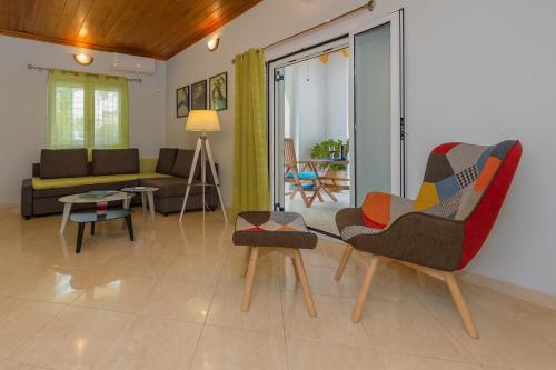 Thano's stylish flat just 150m to the beach