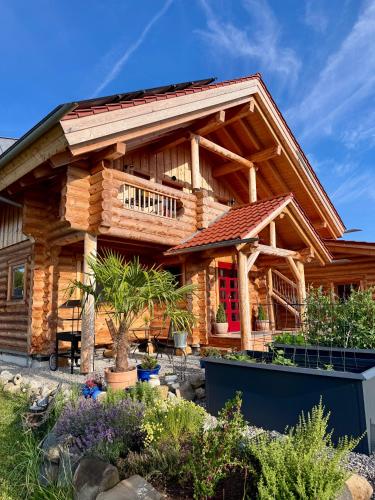 a log cabin with a gambrel roof at "Allgäu-Herzl" Alpenchalet für Zwei in Rückholz
