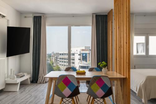 Ikaros Skyline Retreat - 6th Floor City View Apartment