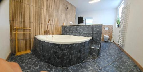 Un baño de Grmač Apartments