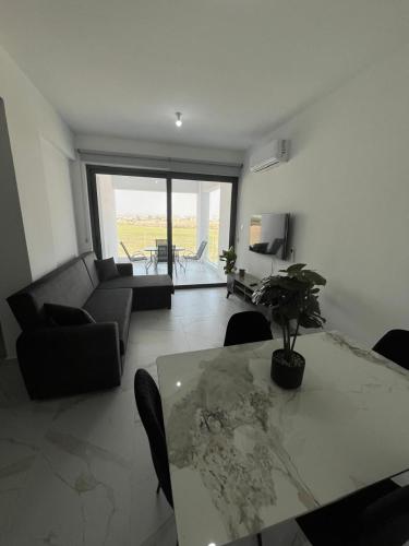 Χώρος καθιστικού στο Larnaca Elysium Seaside & Pool Retreat