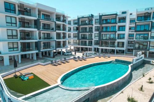 Πισίνα στο ή κοντά στο Larnaca Elysium Seaside & Pool Retreat