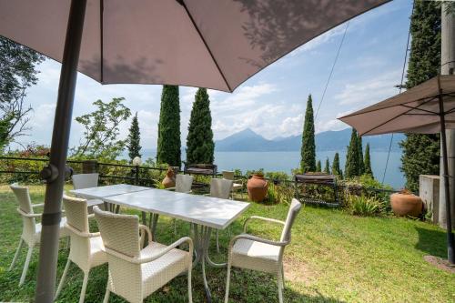 Gallery image of Wonderful Lake View Apartments with Pool with Breakfast GARDASEE in Torri del Benaco