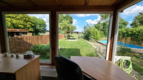 a room with a large window with a view of a yard at Bungalow Helga in Fürstenwalde