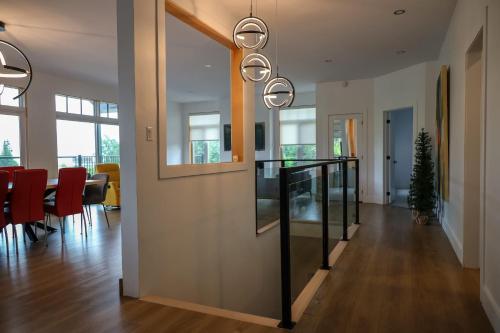 a hallway of a home with a dining room and a dining table at Entre lac et Fleuve - Nature & Comfort in Saint-Siméon