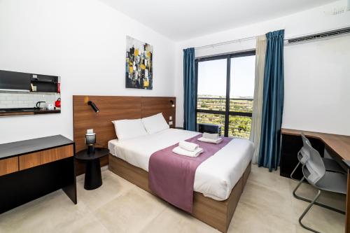 Katil atau katil-katil dalam bilik di New Luxury Double Bed Studio With View -BV5