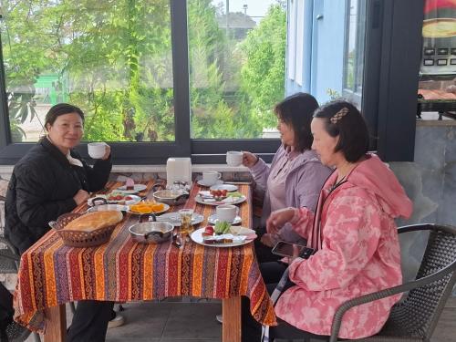 three women sitting at a table eating food at Paradise House in Pamukkale