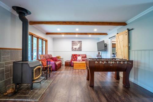 NamurにあるSpa Pool table Lake Access - Chalet Family au Grand airのギャラリーの写真