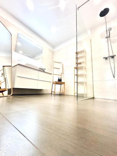 an empty room with a table and a glass wall at Die Frida by Da Alois - Alpine Premium Apartments in Gröbming