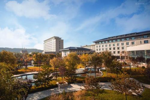a view of a city with buildings and a park at 固原首旅万信酒店 in Guyuan