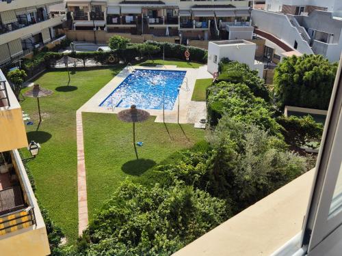 Bazén v ubytování Apartamento Tahití Beach nebo v jeho okolí