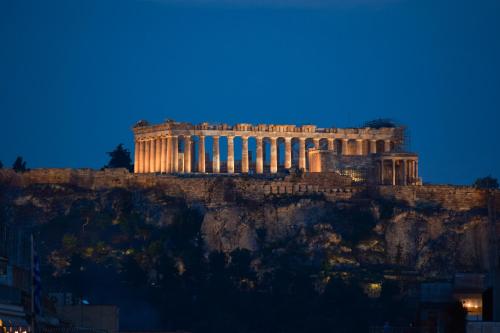 Majestic Acropolis View Elegant 2-Bedroom Penthouse in the Heart of Athens