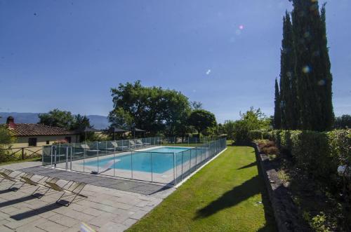 Πισίνα στο ή κοντά στο Tuscan villa with private pool garden view hot tub and total chill