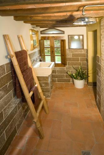 Φωτογραφία από το άλμπουμ του Tuscan villa with private pool garden view hot tub and total chill σε Monticello