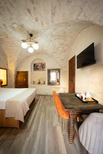 Ένα ή περισσότερα κρεβάτια σε δωμάτιο στο KARAGÜL Hotel