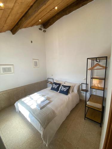 a bedroom with a large bed and a wooden ceiling at Refugio das Terras Altas in Ribeira de Pena