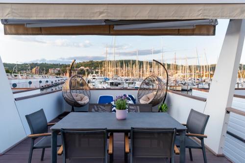Ocean Beauty Beachfront Lux Boat House in Marina Portorož with Sea View and Jacuzzi