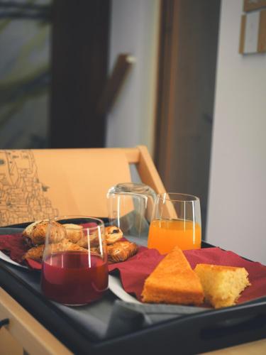 Suite con bañera de hidromasaje y balcón panorámico