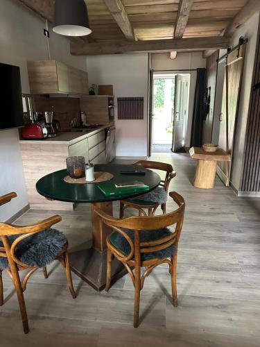 Kuchyň nebo kuchyňský kout v ubytování Kiefer -Ferienwohnung in Dötlingen mit Waldblick
