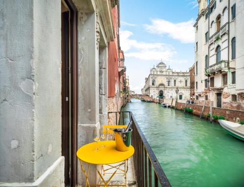 Modern Apartment with View on San Giovanni e Paolo R&R photo 20