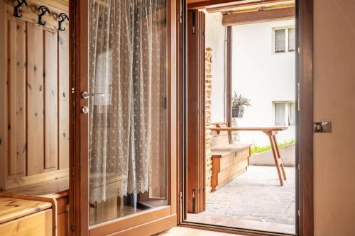 Beautiful ground floor flat few steps from centre photo 3