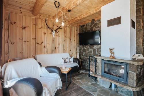 TV a/nebo společenská místnost v ubytování Domki Harkabuz Sauna & Jacuzzi