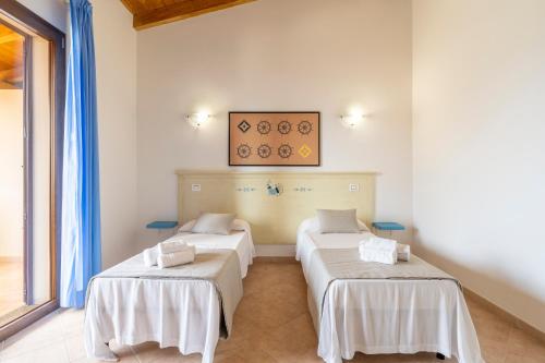 Postel nebo postele na pokoji v ubytování Baia delle Mimose Hotel
