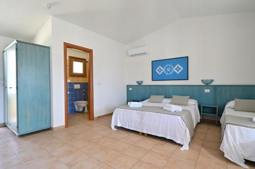 Postel nebo postele na pokoji v ubytování Baia delle Mimose Hotel