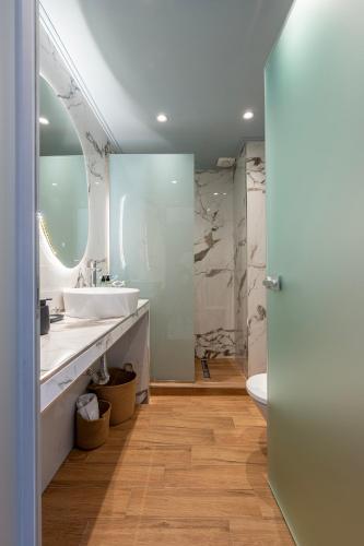 Avra Suites