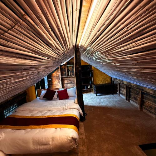 Cama ou camas em um quarto em 80s House