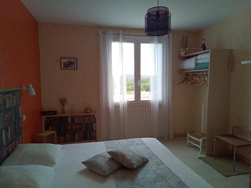 Ένα ή περισσότερα κρεβάτια σε δωμάτιο στο Chambre la Limouxine