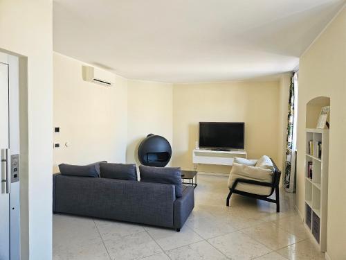 a living room with a couch and a tv at Domus Rossetti in Vasto