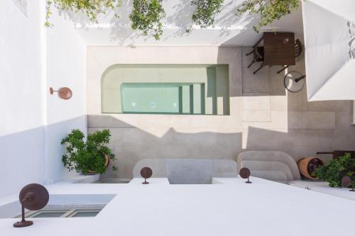 a room with a table and chairs and a window at Maison Muse in Hydra