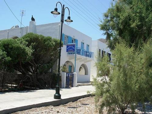 a street light in front of a white building at Kleopatra's Rooms in Livadia