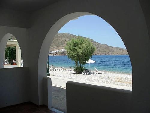 a view of a beach from an archway of a building at Kleopatra's Rooms in Livadia